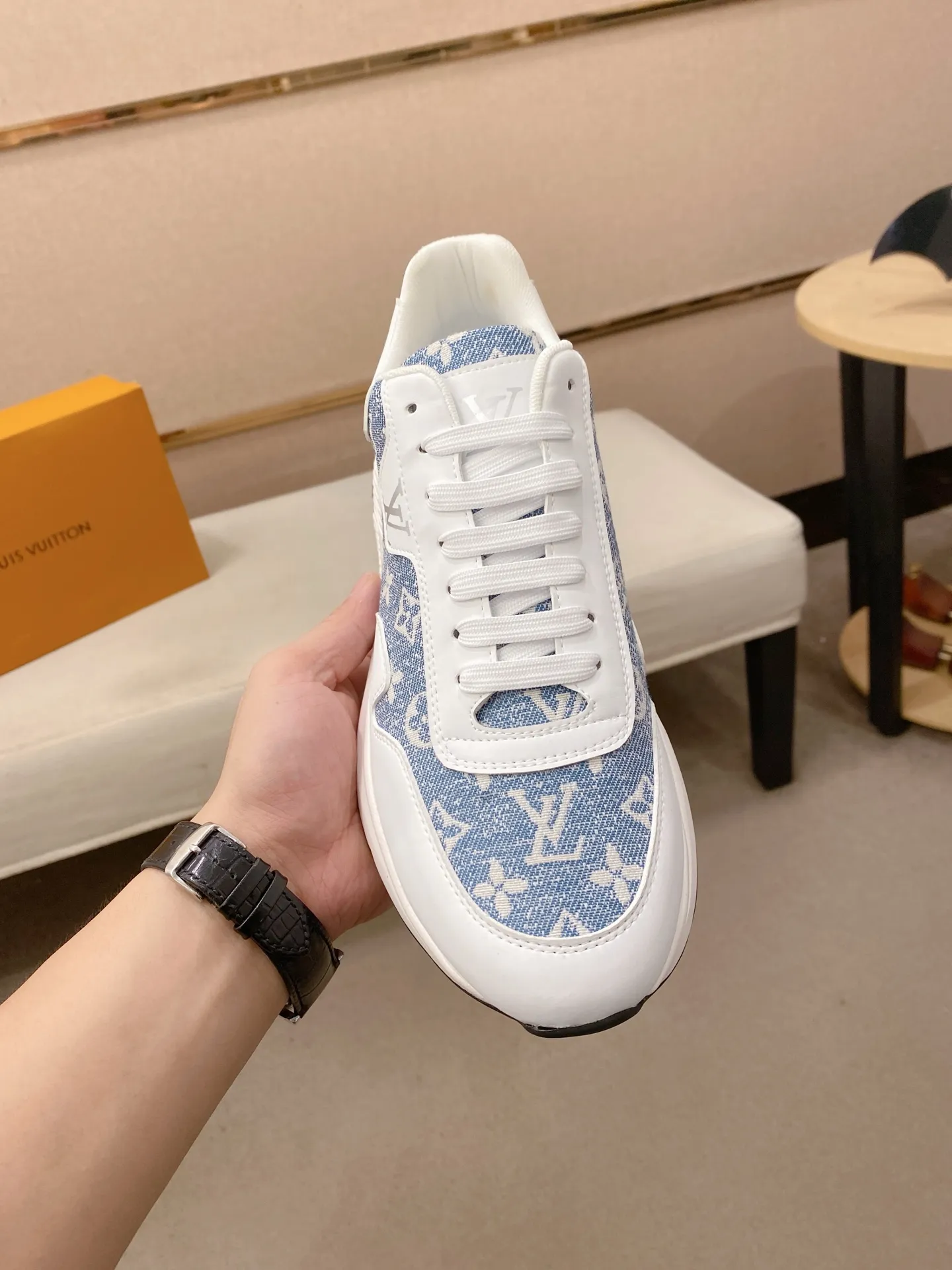 Men's shoes💰 462💰louis vuitton (Louis Vuitton/lv)🔍🔍The new counters are on sale at the same time. The uppers are imported from Italy. ⃣️Re-engraved🇮🇹💪💪, ⚠Sole: The original sole is specially provided by the original factory, the exclusive movable molded sole is super comfortable, ⚠Original and single goods 🔍high quality, you can enter and leave the counter at will, welcome to compare⚠. Code number: 38-44 (45/customized, non-refundable)